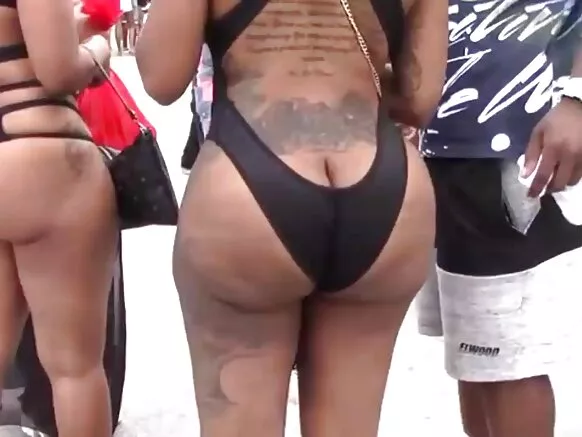 Umusi w'Icibutso ca Miami Igiti c'umuberoshi Hentai 2016 Igiti c'umuberoshi.