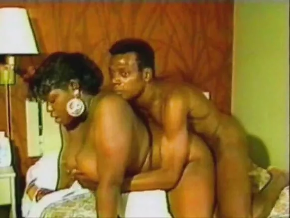 Umugabo afise mushiki mukuru aramutera umugere xxx video, indogoba yirabura iramufasha gucumita.