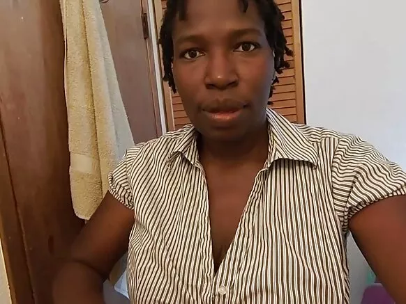 Ebony afise amabere manini aronka amata mu videwo yiwe y’ubusambanyi y’Afrika iri muri hd.