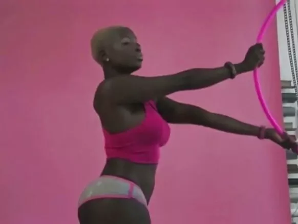 Sibongile Cummings: Imanakazi y’igiti c’umuberoshi OMFG - Umuja w’igitsina c’abantu bazwi cane.